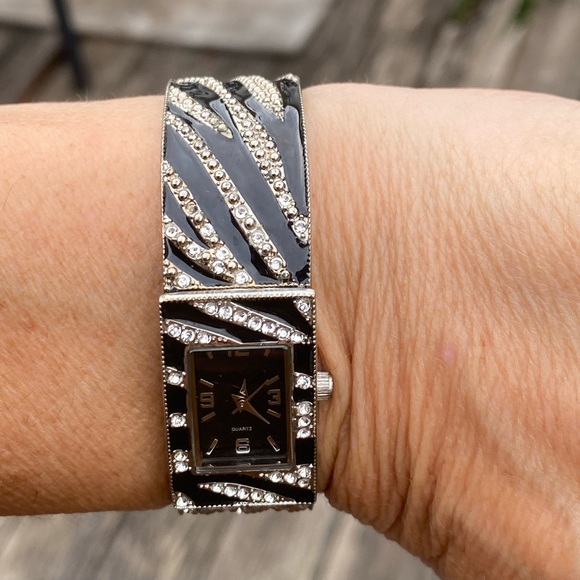 Zebra striped fashion cuff watch Black enamel with marcasite japan movement - Picture 6 of 13